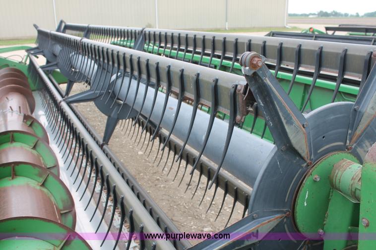 image for item D7901 1988 John Deere 924 flex platform header