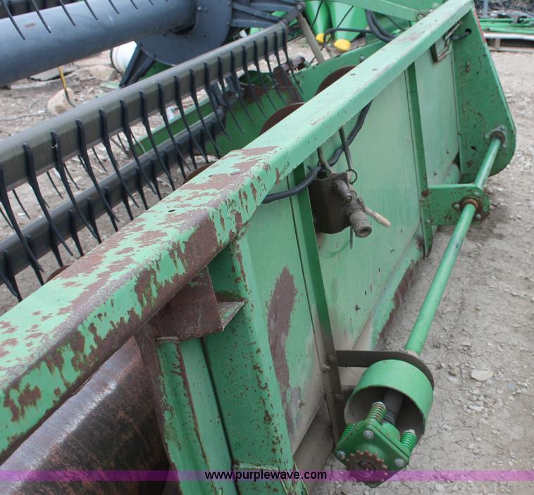 image for item D7901 1988 John Deere 924 flex platform header
