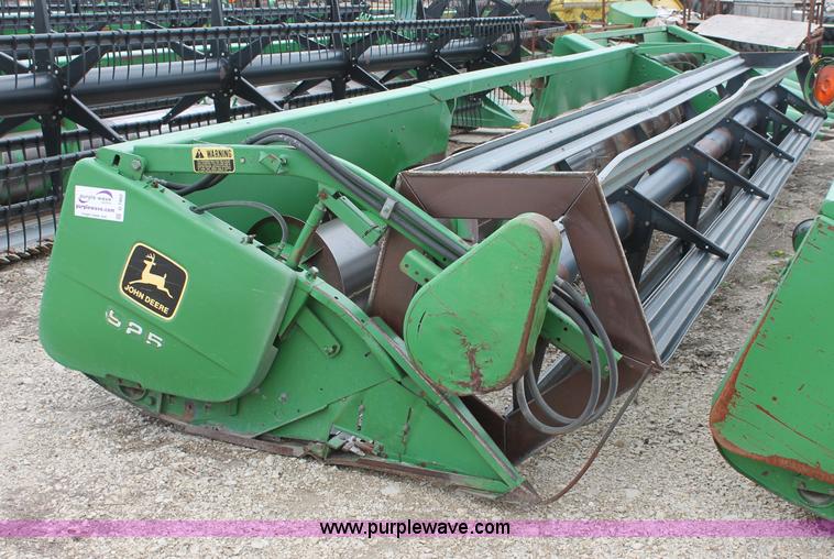 image for item D7902 John Deere 925 rigid platform header