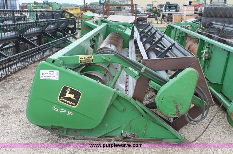 image for item D7902 John Deere 925 rigid platform header