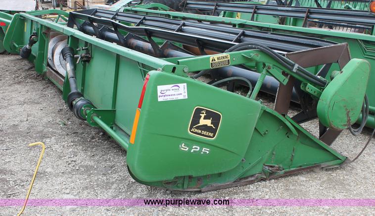 image for item D7902 John Deere 925 rigid platform header