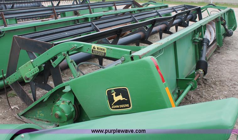 image for item D7902 John Deere 925 rigid platform header