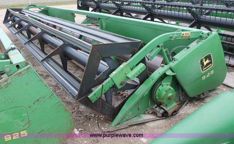 image for item D7902 John Deere 925 rigid platform header