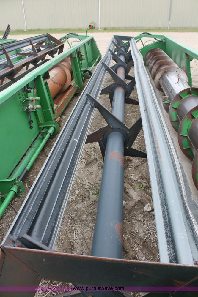image for item D7902 John Deere 925 rigid platform header