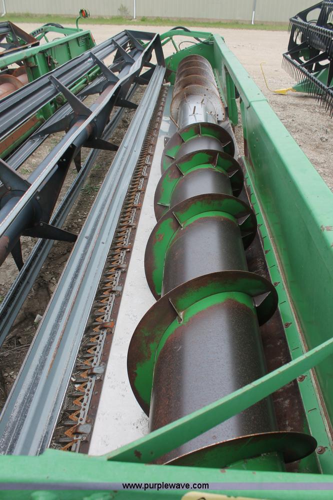 image for item D7902 John Deere 925 rigid platform header