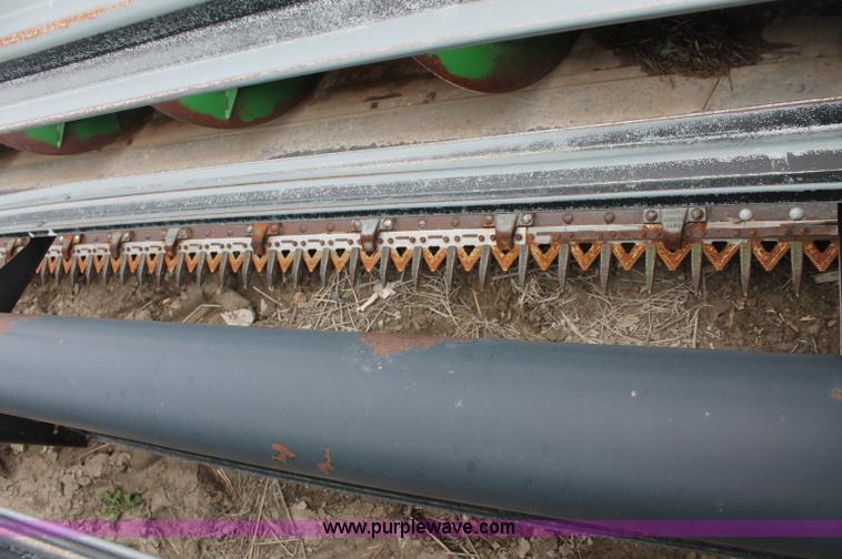 image for item D7902 John Deere 925 rigid platform header