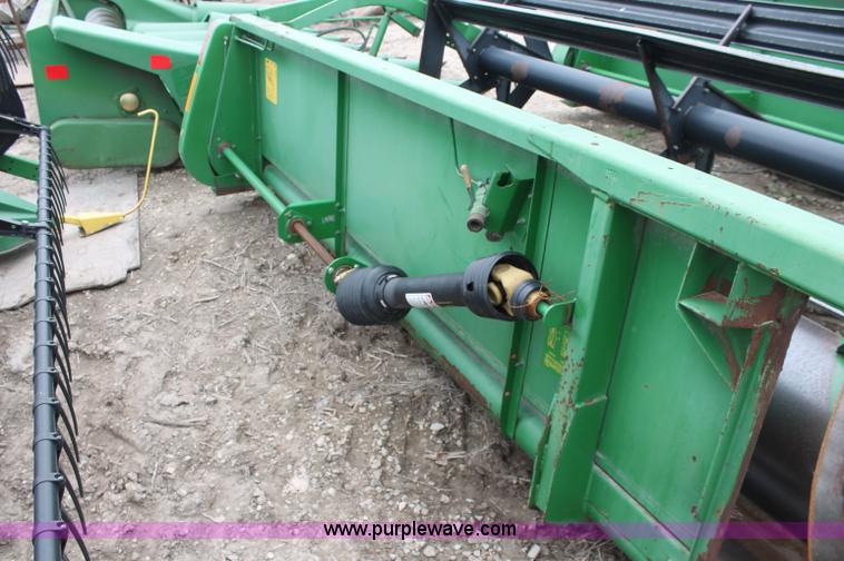 image for item D7902 John Deere 925 rigid platform header