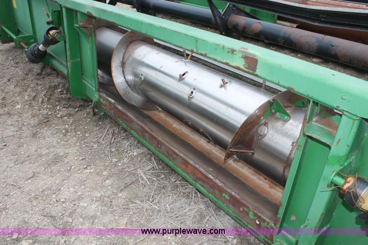 image for item D7902 John Deere 925 rigid platform header