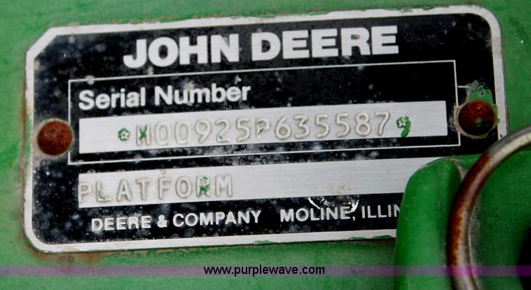 image for item D7902 John Deere 925 rigid platform header