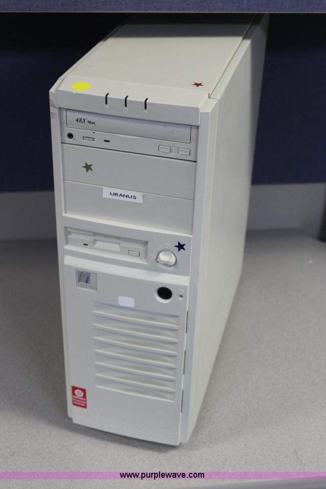 image for item B1292 (8) assorted Intel computer towers