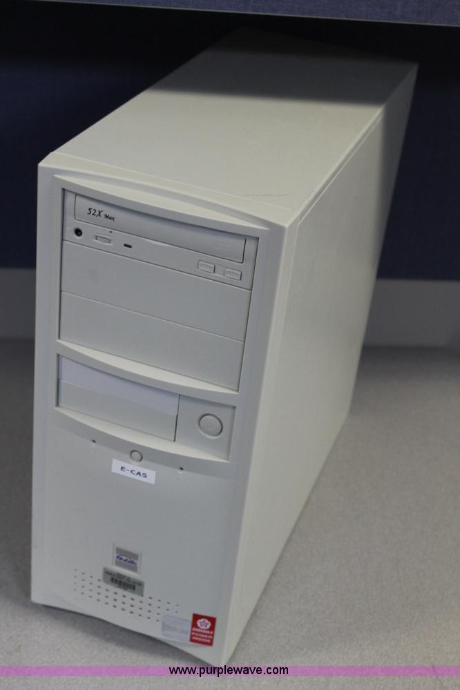 image for item B1292 (8) assorted Intel computer towers