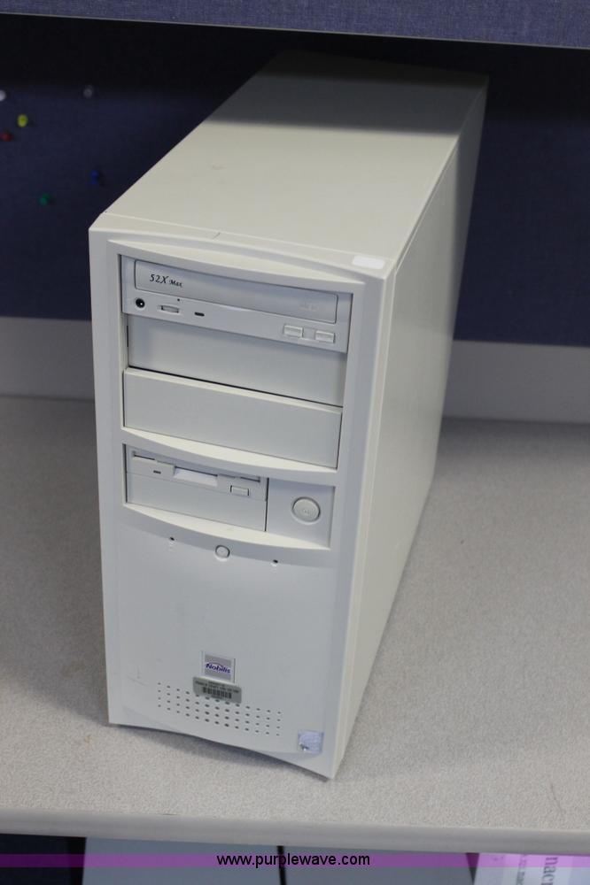 image for item B1292 (8) assorted Intel computer towers