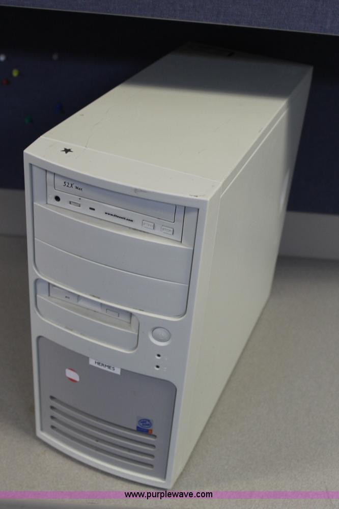 image for item B1292 (8) assorted Intel computer towers