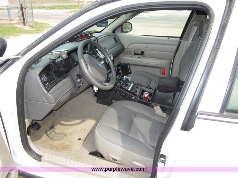 image for item B3189 2007 Ford Crown Victoria Police Interceptor