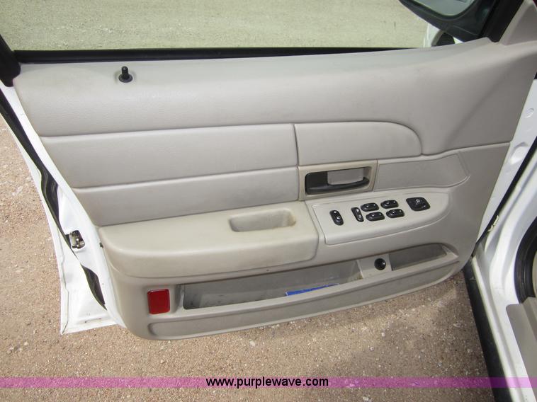 image for item B3189 2007 Ford Crown Victoria Police Interceptor