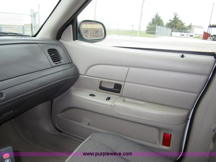 image for item B3189 2007 Ford Crown Victoria Police Interceptor