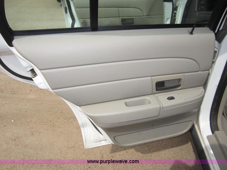 image for item B3189 2007 Ford Crown Victoria Police Interceptor