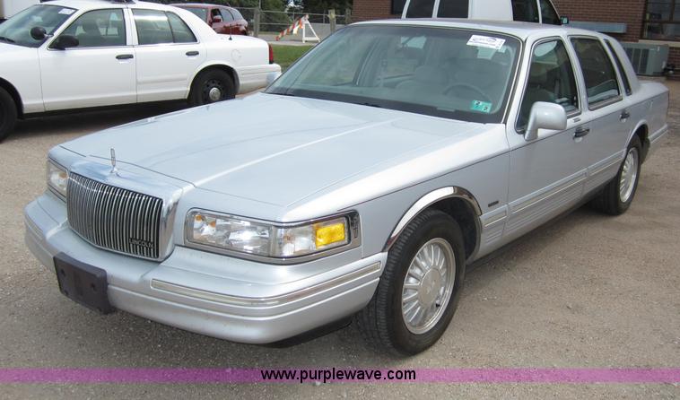 image for item B3191 1997 Lincoln Towncar