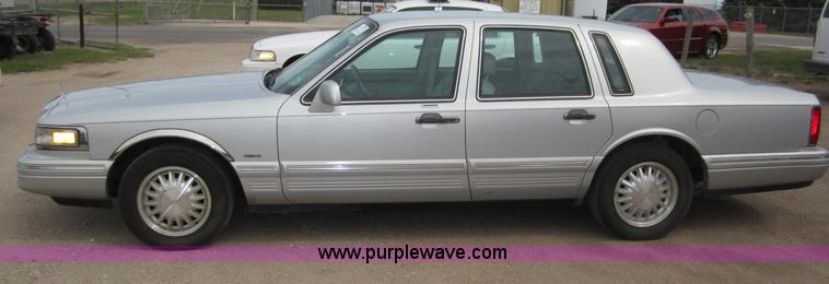 image for item B3191 1997 Lincoln Towncar