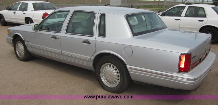 image for item B3191 1997 Lincoln Towncar