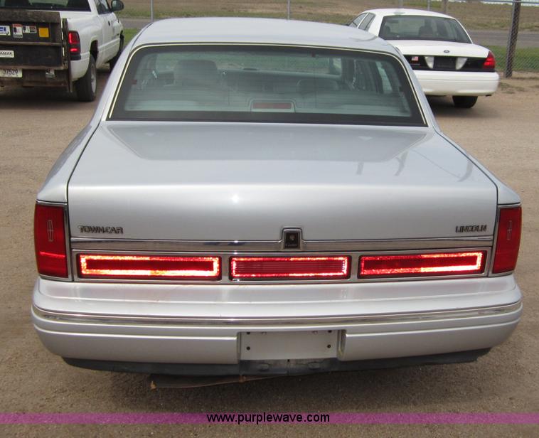 image for item B3191 1997 Lincoln Towncar