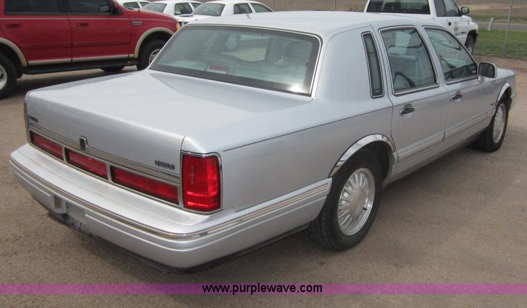 image for item B3191 1997 Lincoln Towncar