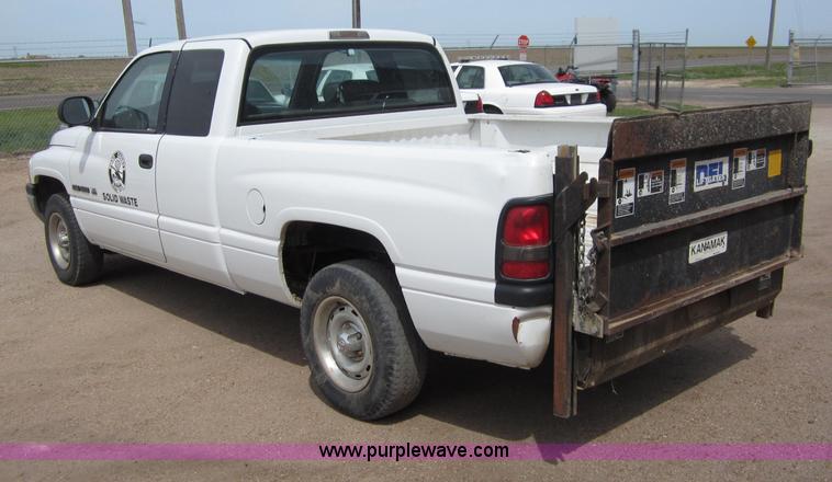 image for item B3192 2001 Dodge Ram 1500 pickup truck