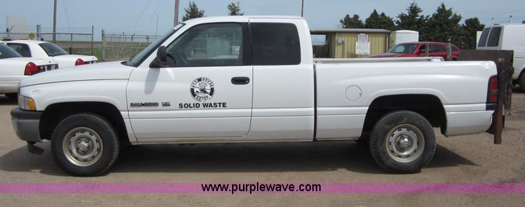 image for item B3192 2001 Dodge Ram 1500 pickup truck