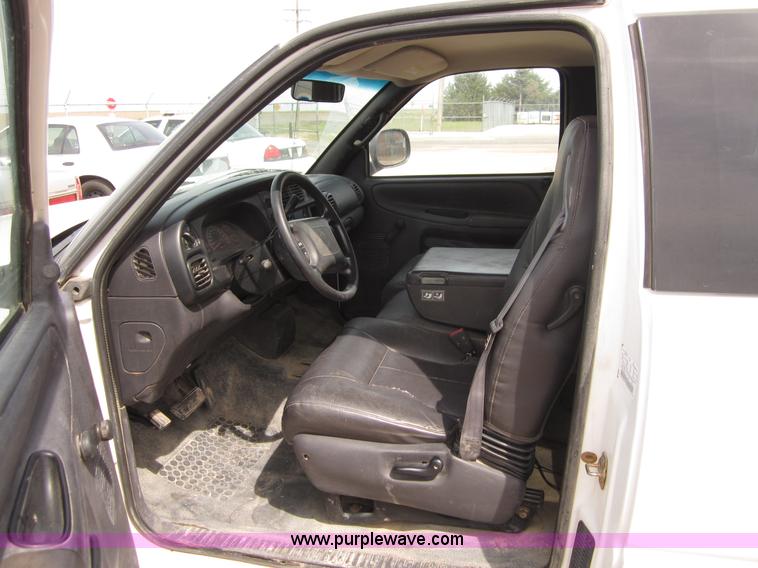 image for item B3192 2001 Dodge Ram 1500 pickup truck