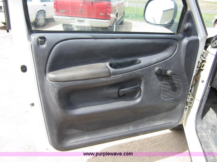 image for item B3192 2001 Dodge Ram 1500 pickup truck