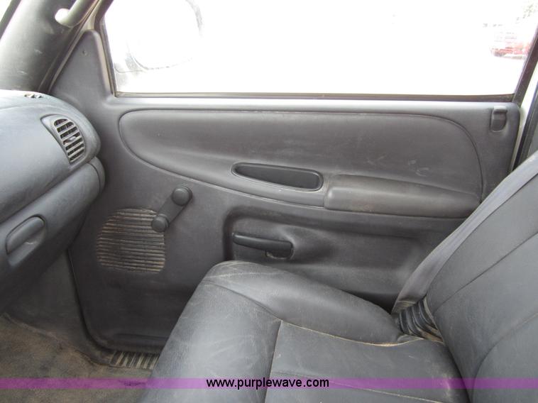 image for item B3192 2001 Dodge Ram 1500 pickup truck