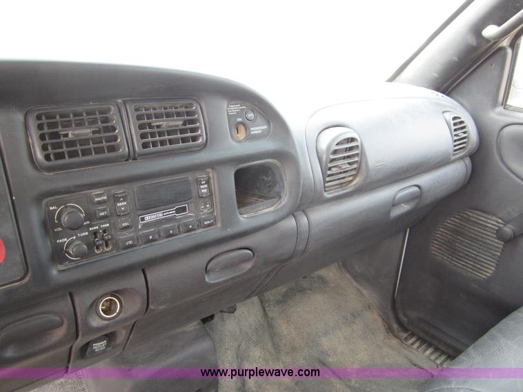 image for item B3192 2001 Dodge Ram 1500 pickup truck