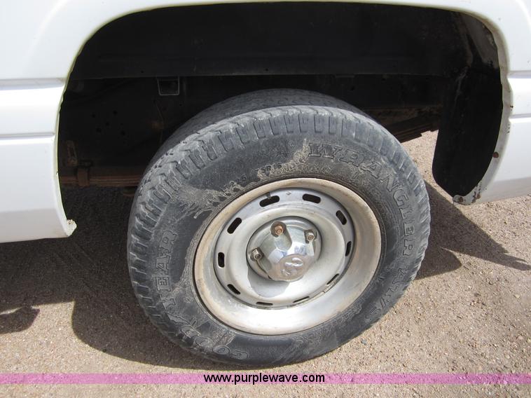 image for item B3192 2001 Dodge Ram 1500 pickup truck