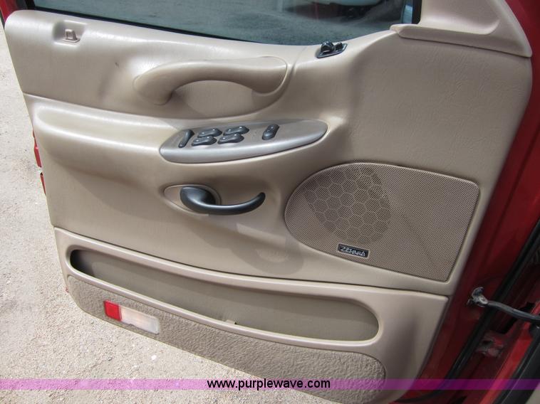 image for item B3193 1998 Ford Expedition SUV