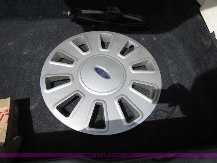 image for item B3194 2006 Ford Crown Victoria Police Interceptor