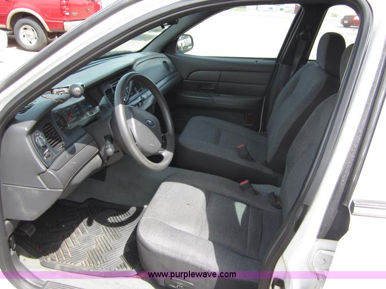 image for item B3195 2005 Ford Crown Victoria Police Interceptor