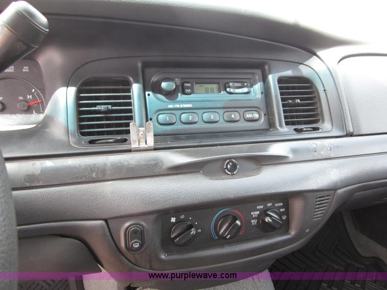 image for item B3195 2005 Ford Crown Victoria Police Interceptor