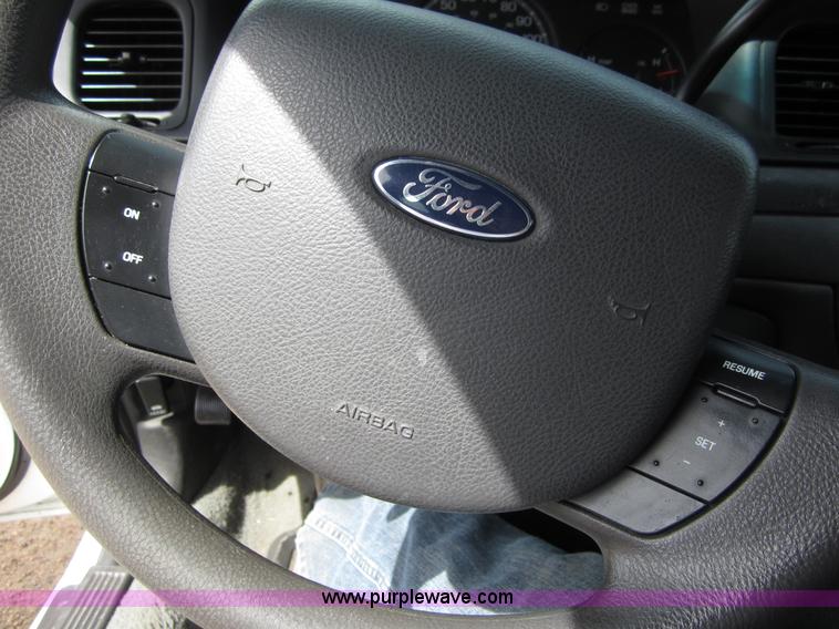 image for item B3195 2005 Ford Crown Victoria Police Interceptor