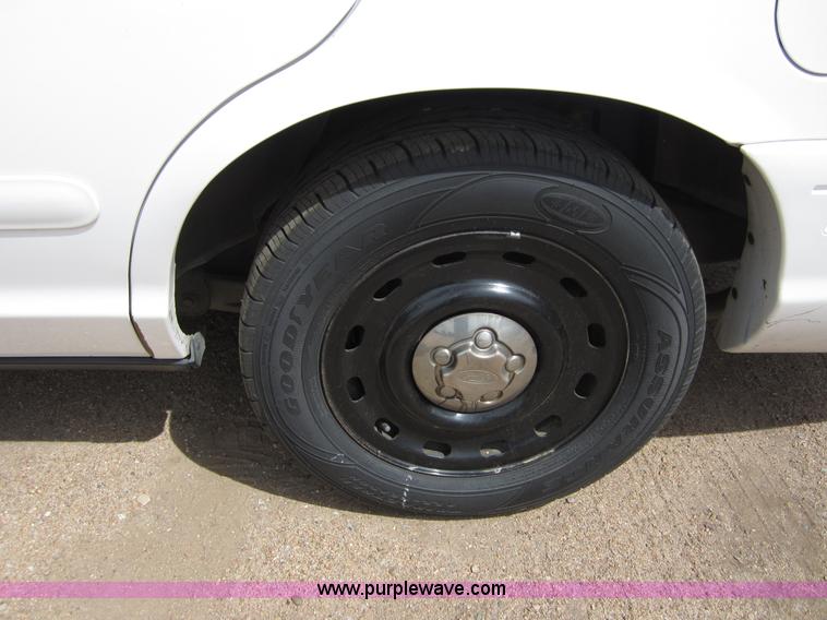 image for item B3195 2005 Ford Crown Victoria Police Interceptor