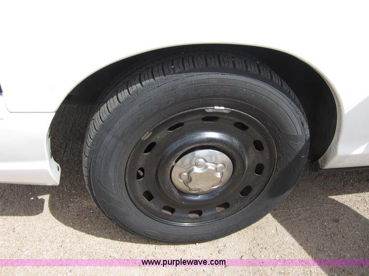 image for item B3195 2005 Ford Crown Victoria Police Interceptor