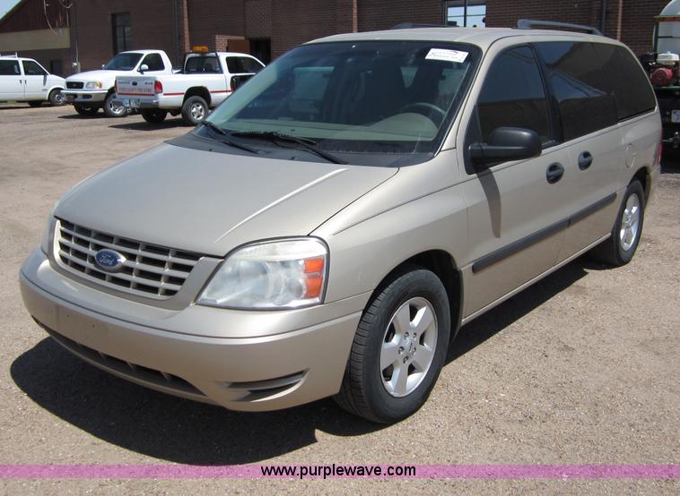 image for item B3197 2007 Ford Freestar mini van