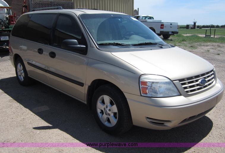 image for item B3197 2007 Ford Freestar mini van