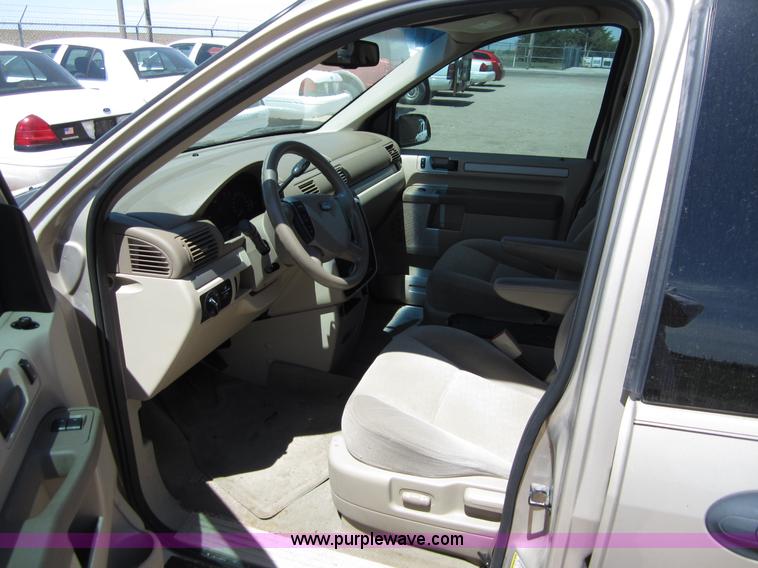 image for item B3197 2007 Ford Freestar mini van