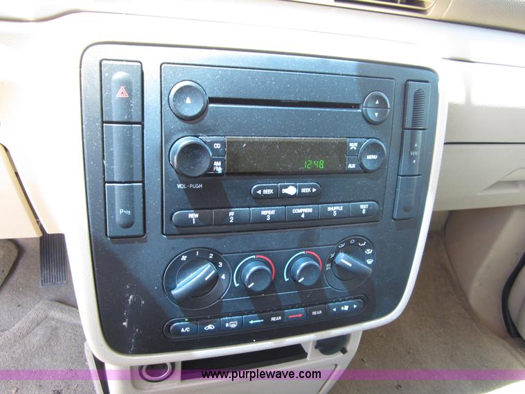 image for item B3197 2007 Ford Freestar mini van