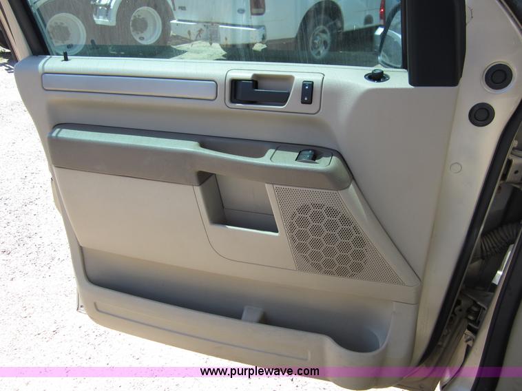 image for item B3197 2007 Ford Freestar mini van