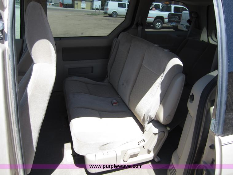 image for item B3197 2007 Ford Freestar mini van