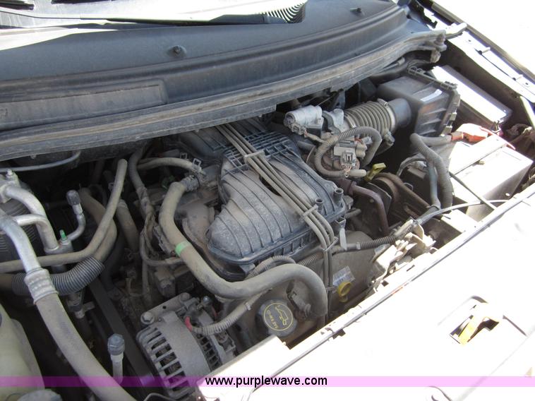 image for item B3197 2007 Ford Freestar mini van