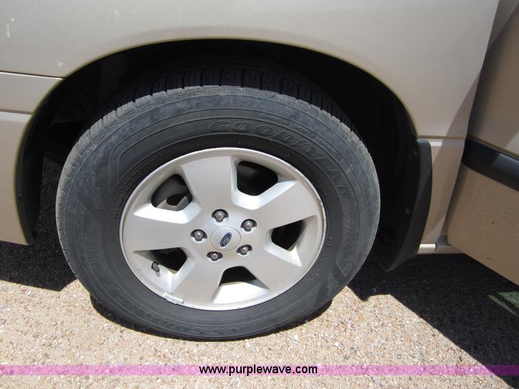 image for item B3197 2007 Ford Freestar mini van
