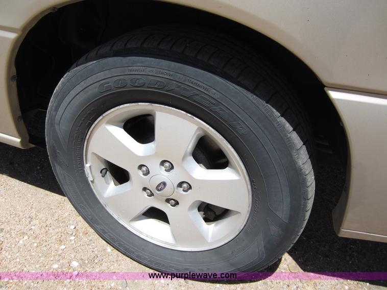 image for item B3197 2007 Ford Freestar mini van