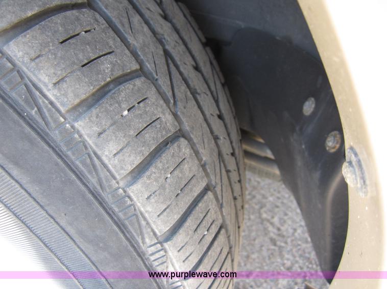 image for item B3197 2007 Ford Freestar mini van